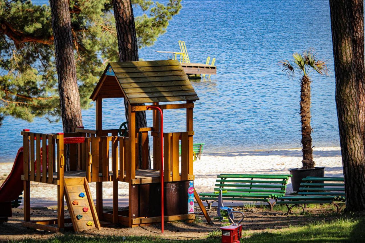 Jezerni Apartman S Terasou A Saunou V Lakepark Residence Doksy  Exteriör bild